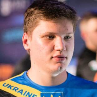 今日LCK赛区的BRO战队官宣，前上单职业选手Sw0rd将转型教练