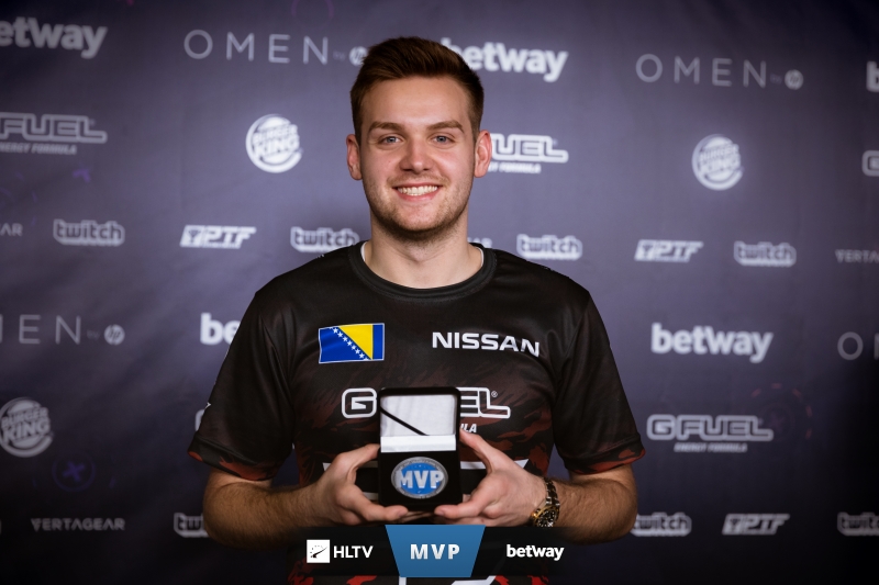 LPL：V5.Rookie获得常规赛最有价值选手（MVP）！